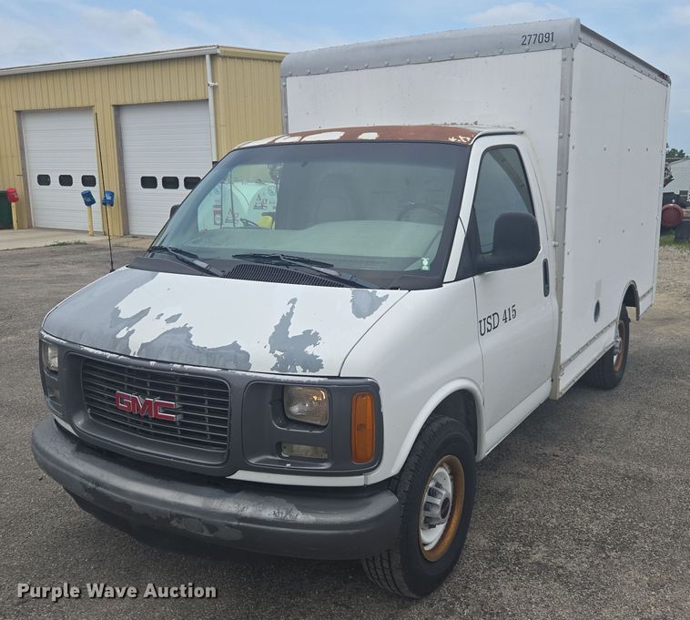 2001 GMC Savana G3500 box truck - DU7823