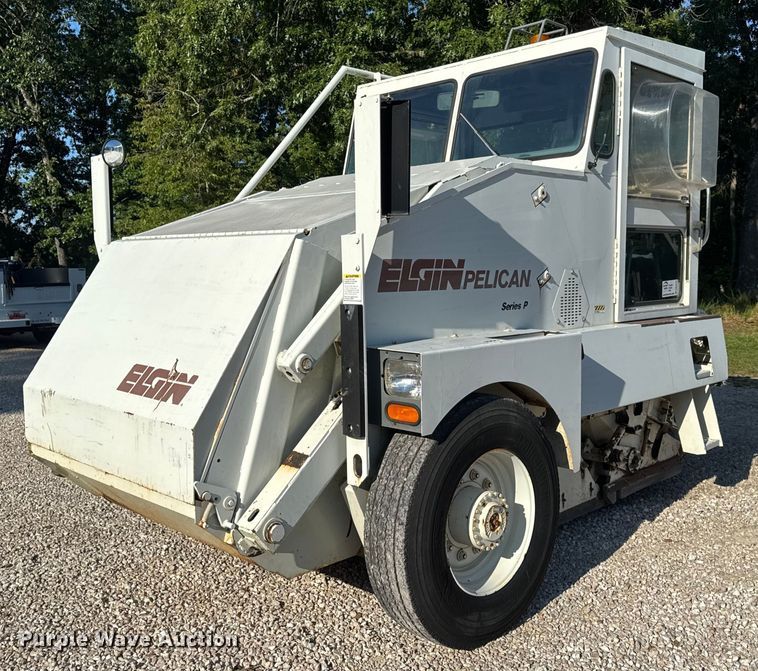 1999 Elgin Pelican Series P street sweeper - DW3479