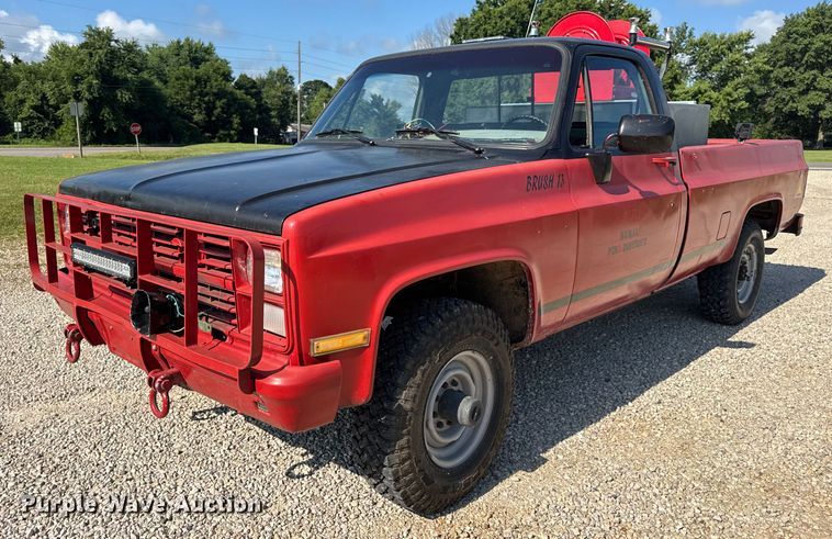 1985 Chevrolet D3 brush fire truck - DW3485