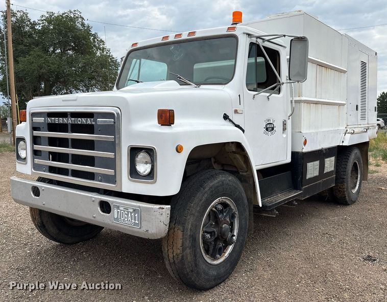 1980 International 1724 sewer jetter truck - DX8032