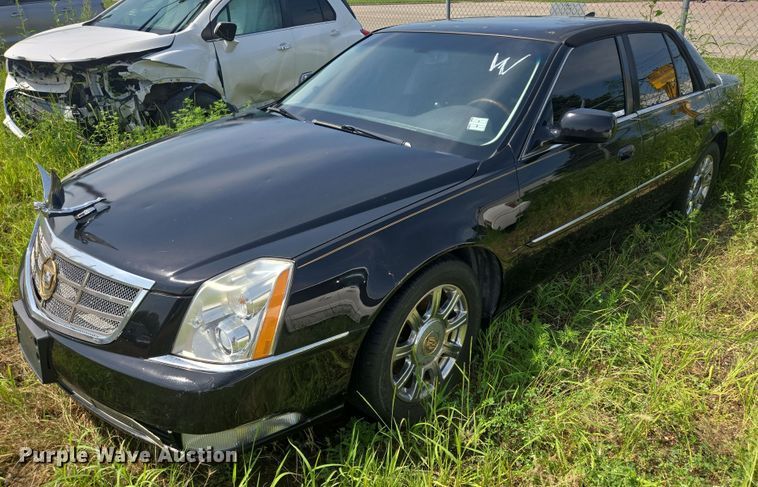 2010 Cadillac DTS  - DY1094
