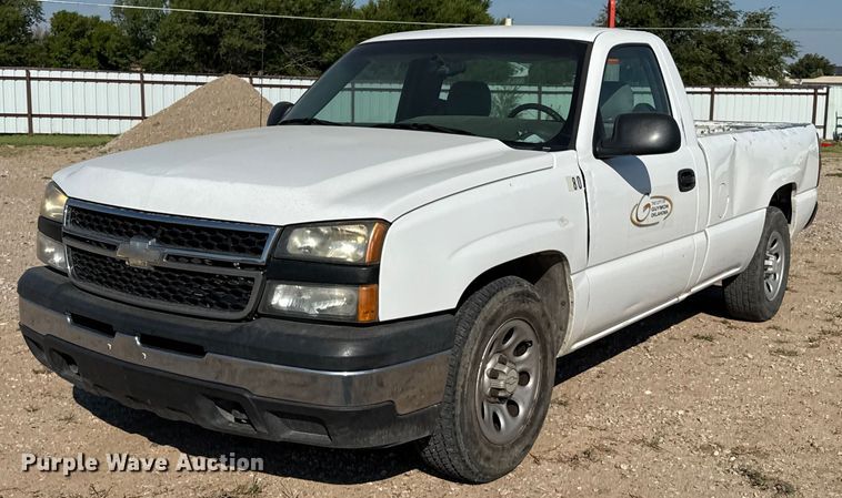 2006 Chevrolet Silverado 1500 pickup truck - DZ8889