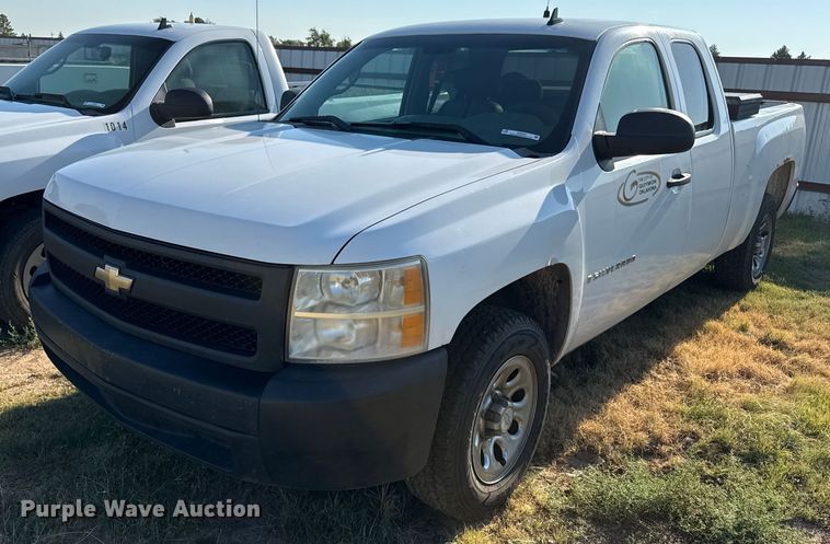 2007 Chevrolet Silverado 1500 Ext. Cab pickup truck - DZ8895
