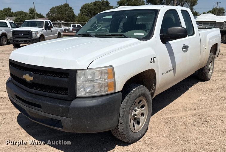 2011 Chevrolet Silverado 1500 Ext. Cab pickup truck - DZ8905