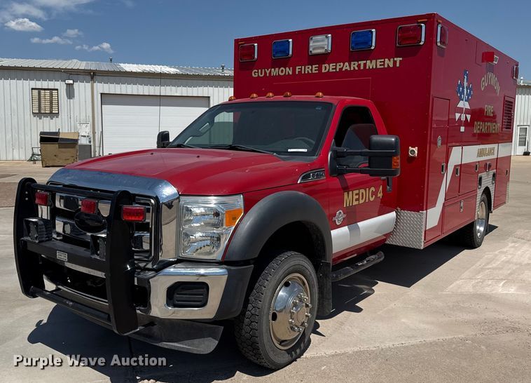 2011 Ford F450 Super Duty ambulance - DZ8917