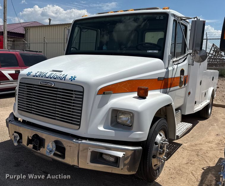 2003 Freightliner FL70 flatbed truck - DZ8920