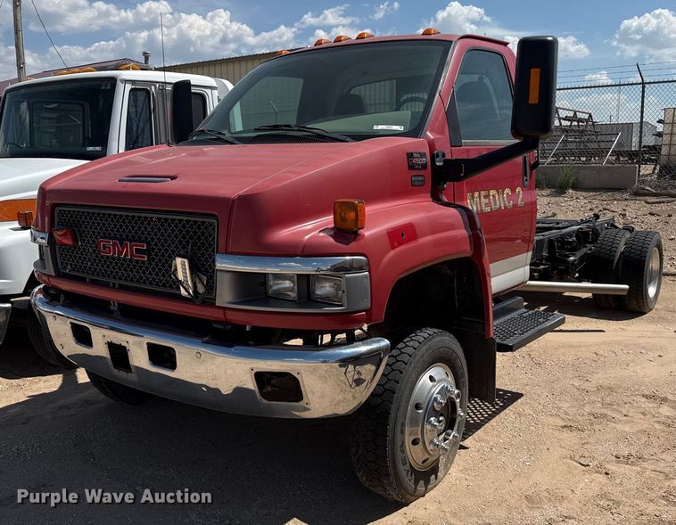 2005 GMC C4500 truck cab and chassis - DZ8921