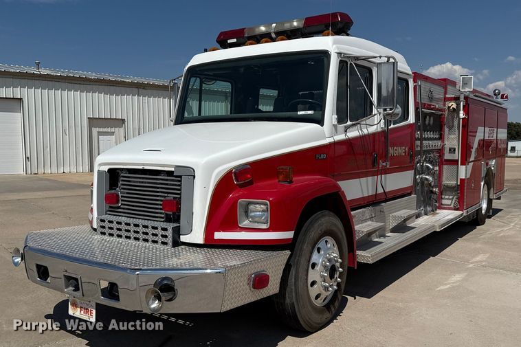 2001 Freightliner FL80 pumper fire truck - DZ8922