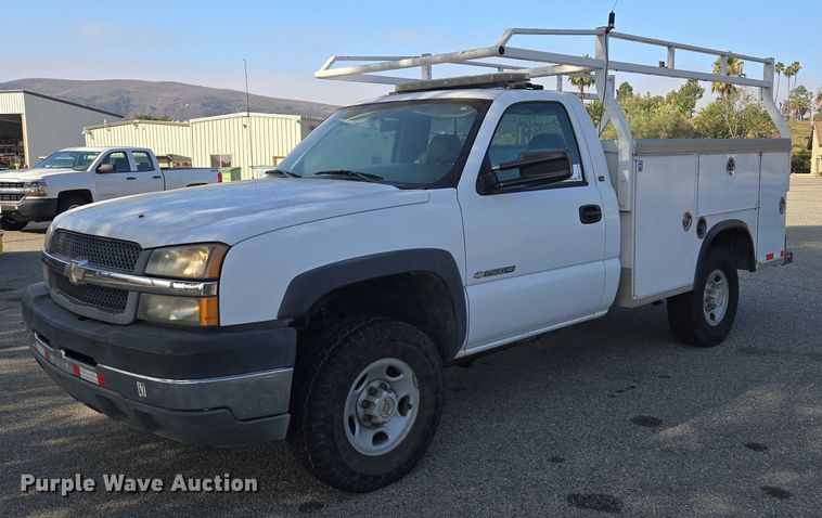 2004 Chevrolet Silverado 2500HD utility bed pickup truck - EC1138