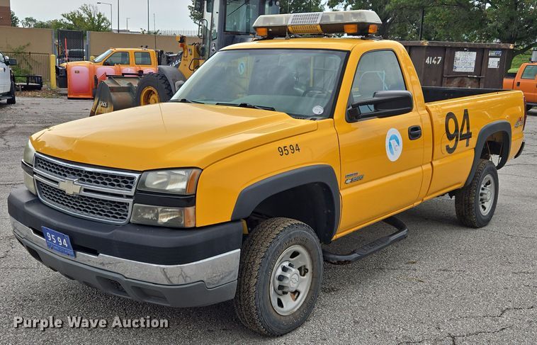 2005 Chevrolet Silverado 3500 pickup truck - EF1889