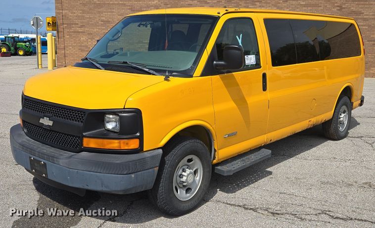 2005 Chevrolet Express 3500 van - EF1890