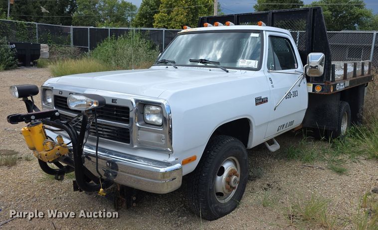 1992 Dodge Ram 350 flatbed pickup truck - EF3718