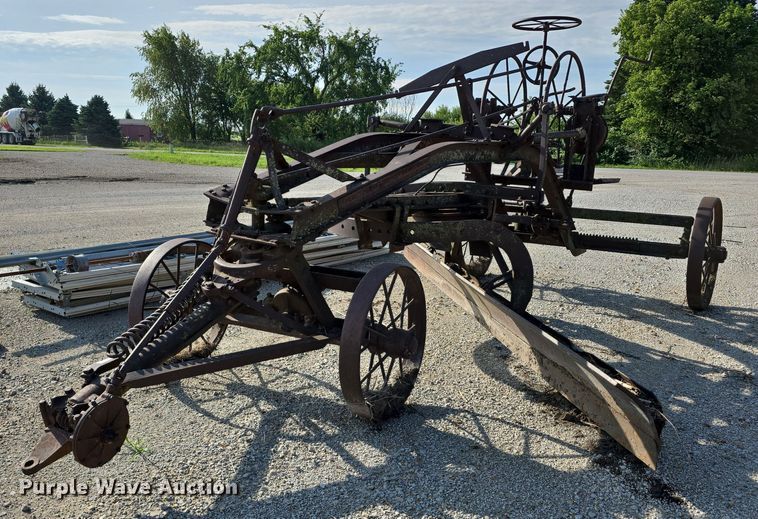 Adams Leaning Wheel Grader No 8 pull type grader - EO1557