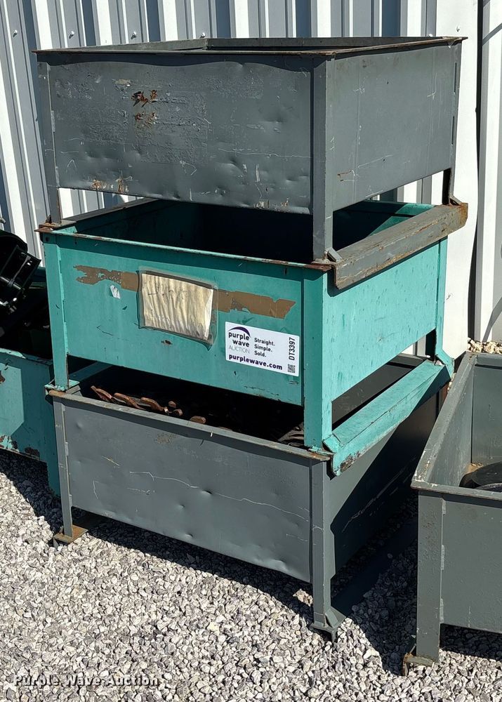 Approximately 80 closing wheels - DT3397