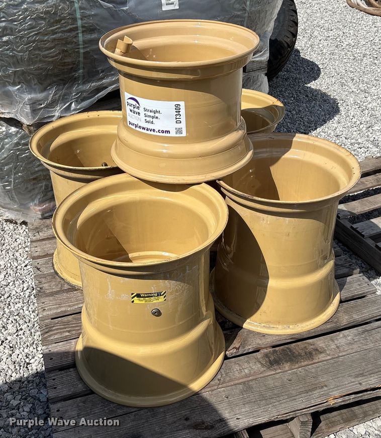 (5) 13x16.5 wheels - DT3409