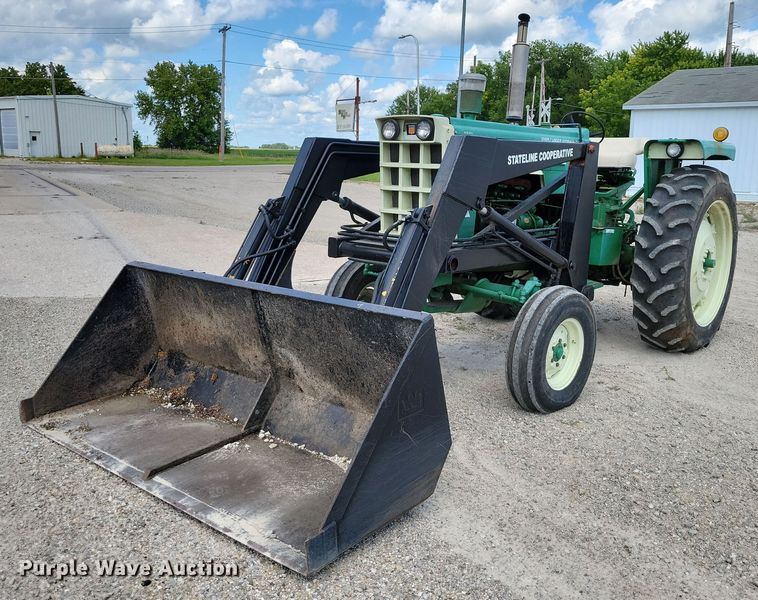 Oliver 1555 tractor - DX7450