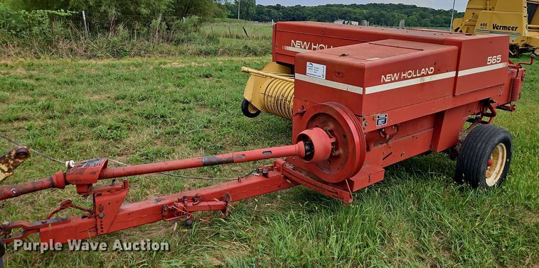 New Holland 565 small square baler - EB8236