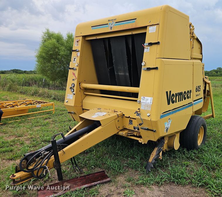 1996 Vermeer 605 Series K round baler - EB8239