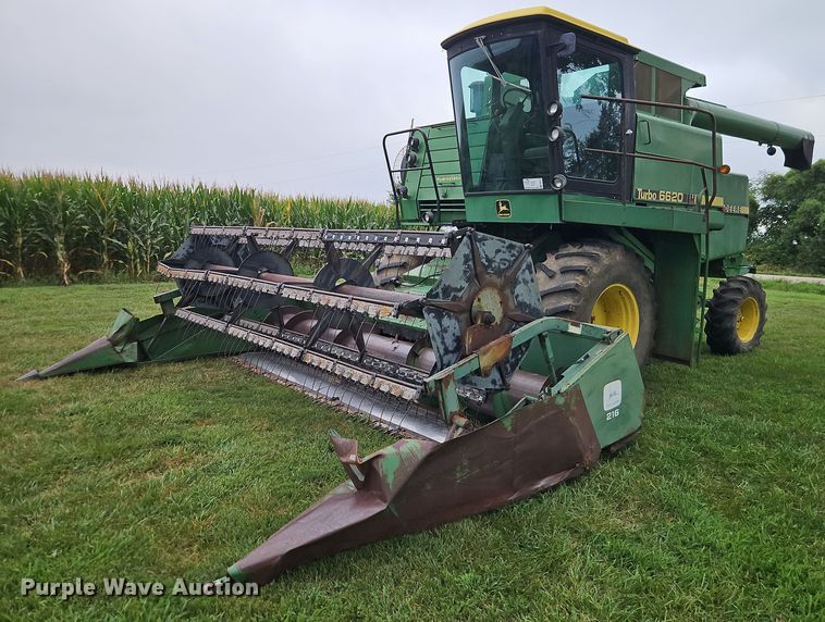 1981 John Deere 6620 combine - EB8252