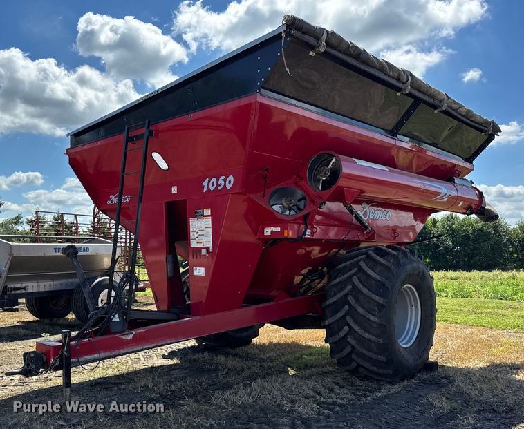 Demco 1050 grain cart - EF2161