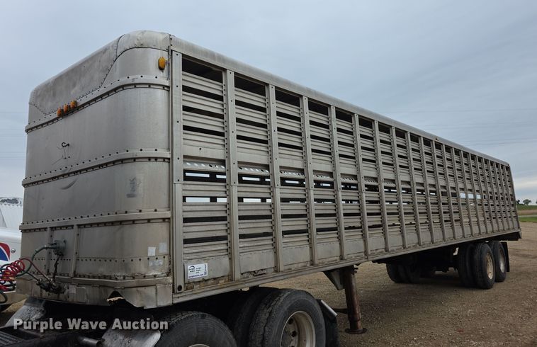 1977 Wilson AL700  livestock trailer - EF3687