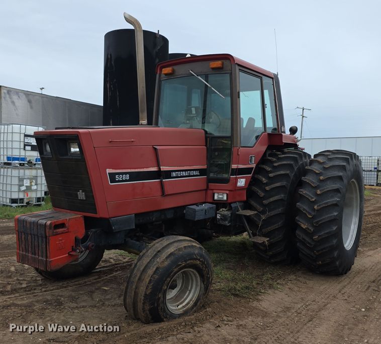 1982 International 5288 tractor - EF3688