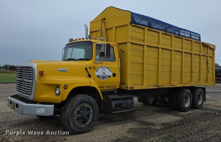 1991 Ford L8000 grain truck - EF3769
