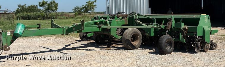 Great Plains 2SNT24 grain drill - EU0030