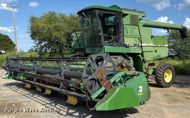 1987 John Deere 7720 Titan II combine - EU2130