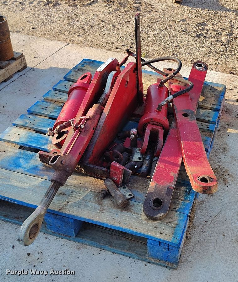 Case three point hitch - IP9647