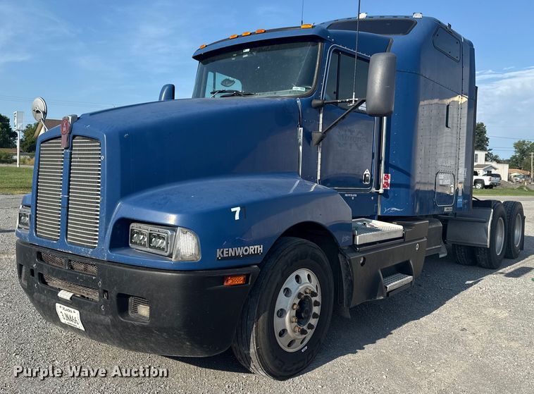 2005 Kenworth T600 semi truck - DJ7759