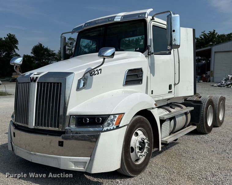2018 Western Star 5700 XE semi truck - DJ9694