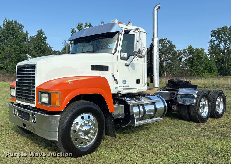 2013 Mack CHU613  semi truck - DM1967
