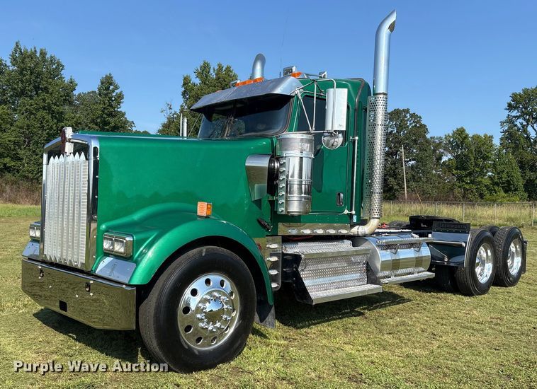 2022 Kenworth W900 semi truck - DM1968