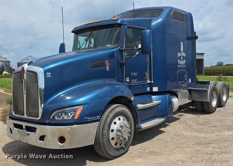 2009 Kenworth T660 semi truck - DR3982