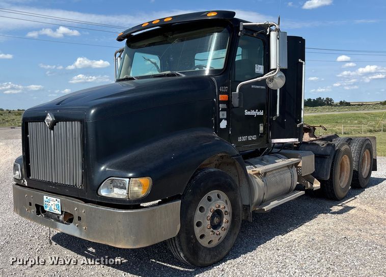 2007 International 9200i semi truck - DT3280