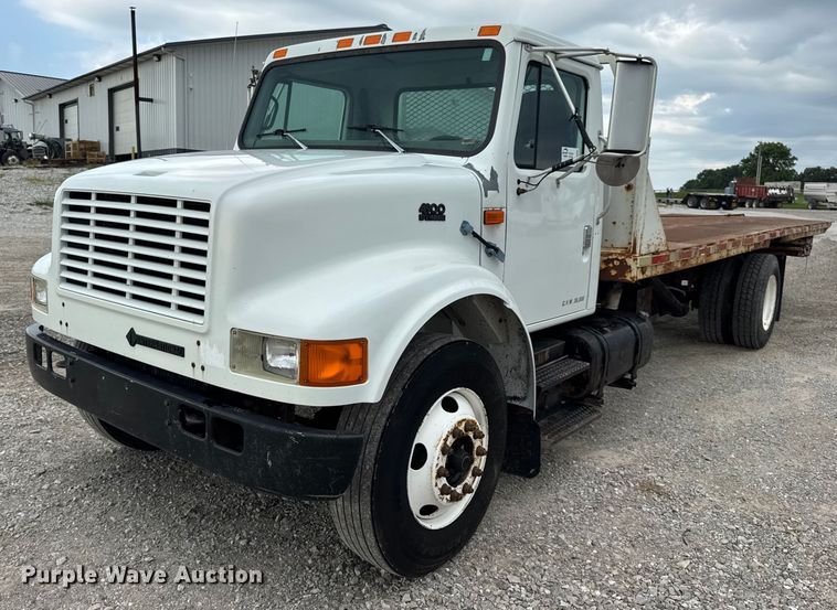 1997 International 4900 rollback truck - DW6502