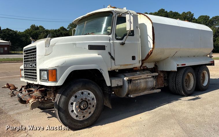 2004 Mack CH6000 water truck - DY0937