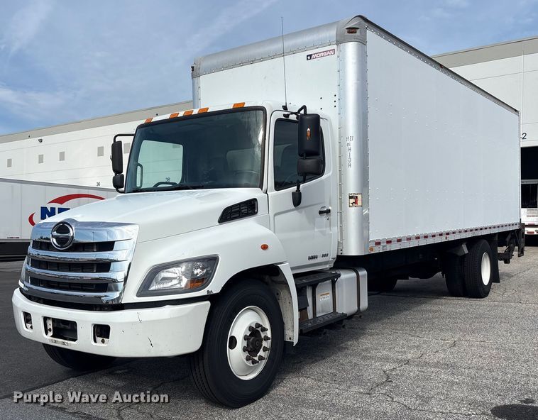 2017 Hino 268 box truck - EC4390