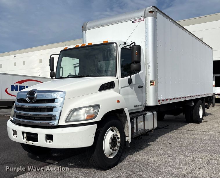 2017 Hino 268 box truck - EC4391
