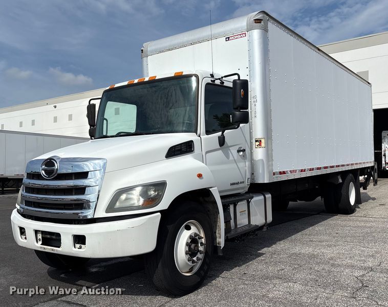 2017 Hino 268 box truck - EC4392