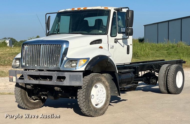 2006 International 7300  truck cab and chassis - ED2195