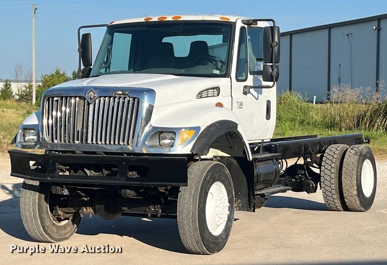 2006 International 7300  truck cab and chassis - ED2196