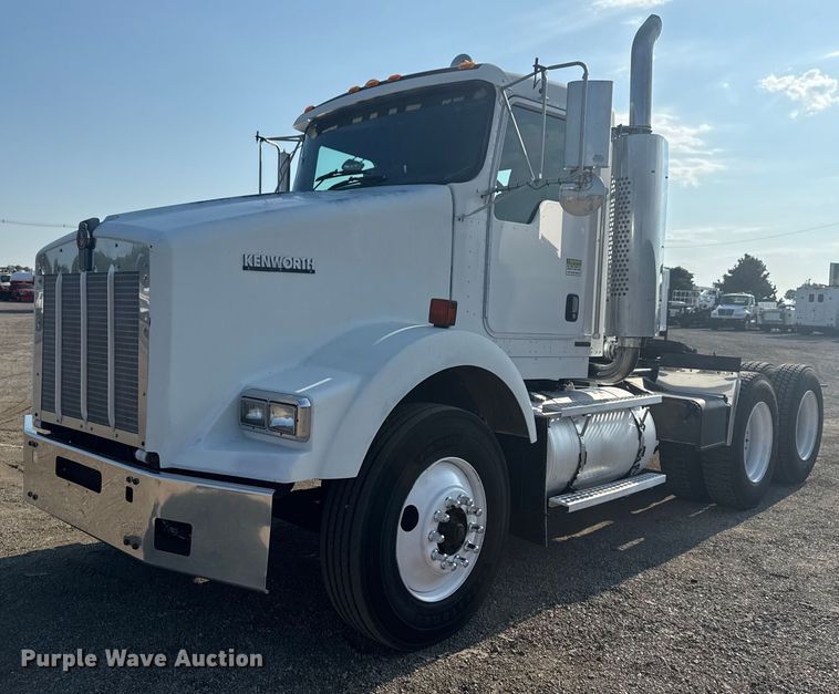 2003 Kenworth T800 semi truck - EG6090