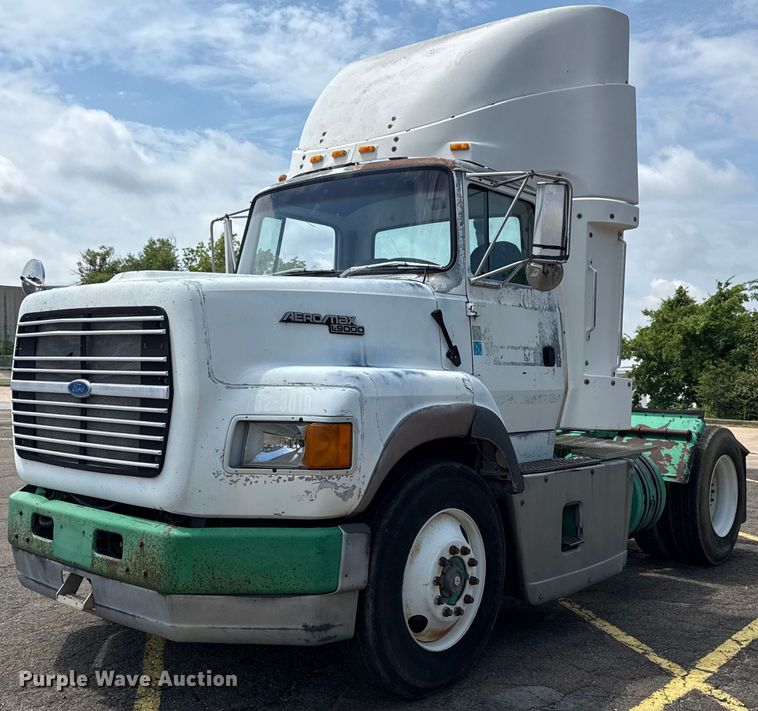 1994 Ford L9000 semi truck - EG8179