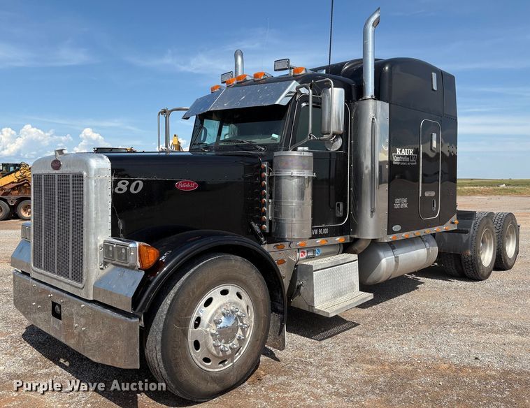 2006 Peterbilt 379 semi truck - EM0537
