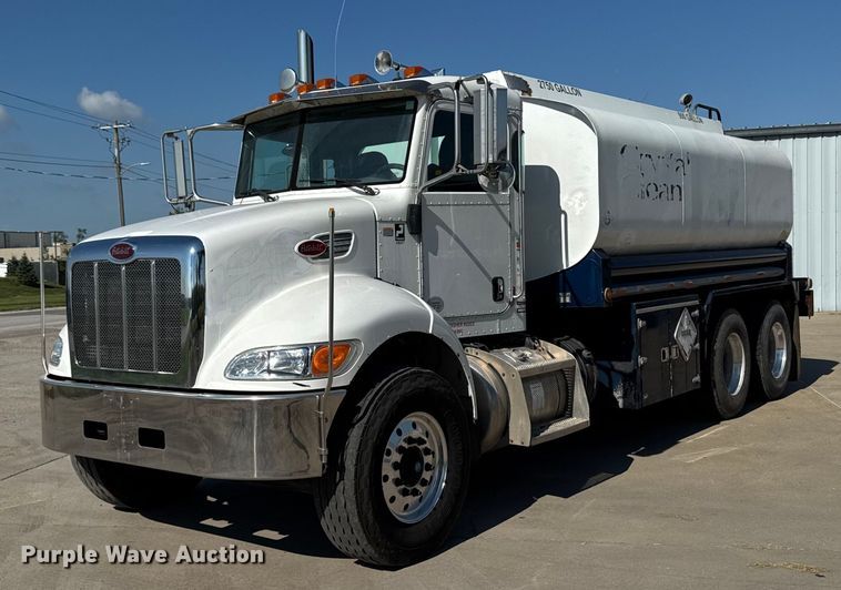 2012 Peterbilt 348 water truck - EM2306