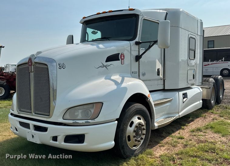 2012 Kenworth T660 semi truck - EM8073