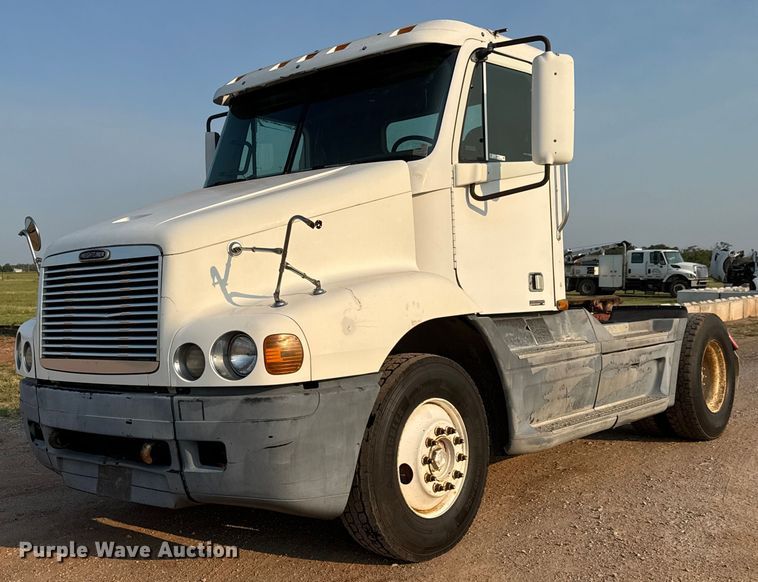 2000 Freightliner FL112 Columbia Century Class semi truck - EM8074