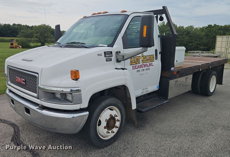 2005 GMC C5 flatbed truck - EO4638